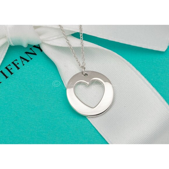 Tiffany & Co. Necklace Vintage Circle Heart Cutout Pendant 15mm Silver 16" Chain - Picture 6 of 8
